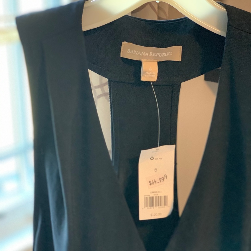 Adorable little black dress (never worn) - Size 6